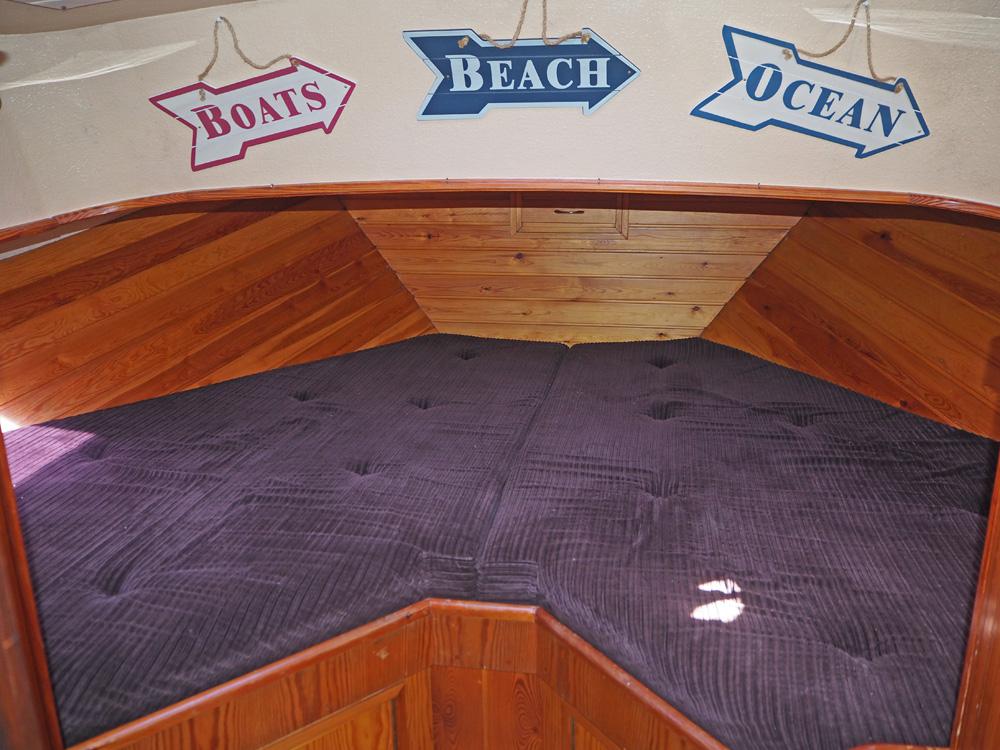 Cabin en avant, H&eacute;bergements